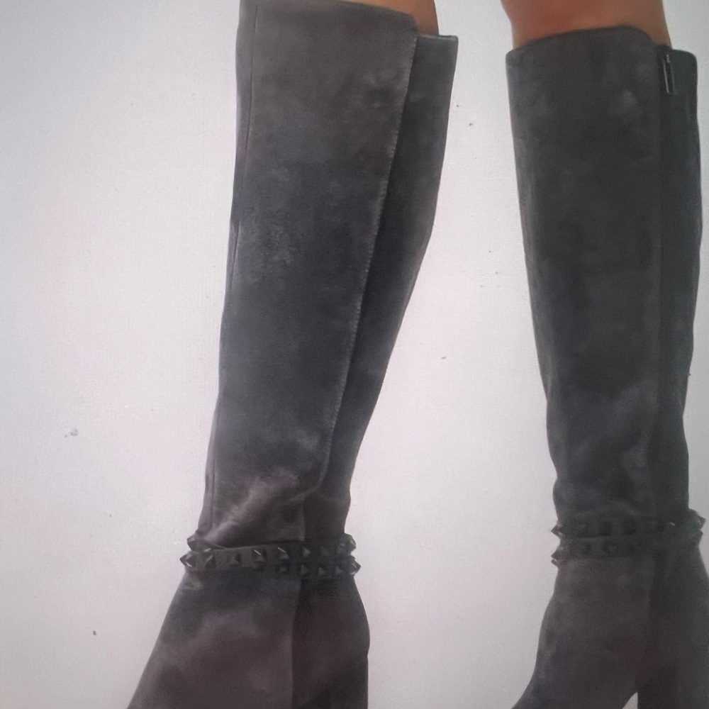 Elegant Blackened Pearl Knee-High Women's Boots with Removable Stud Strap Boot